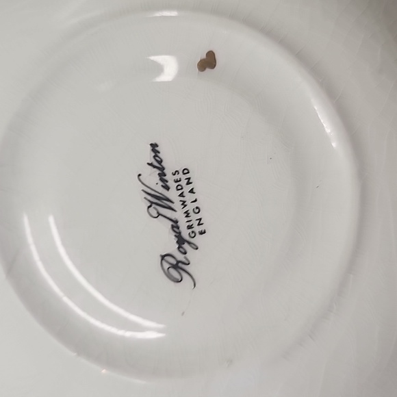 Vintage Royal Winton Grimwades English Bone China Gold Plated Cup & Saucer - Picture 7 of 7